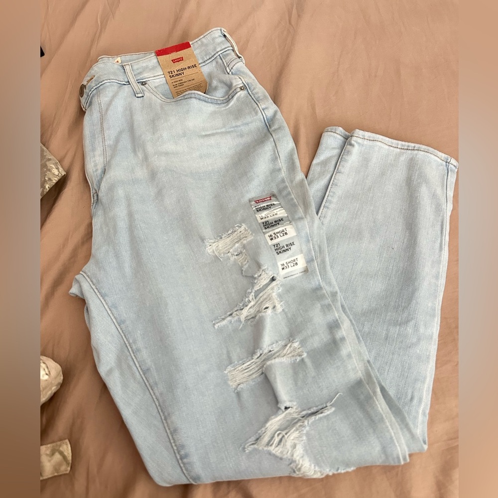 Nwt Womans Levi’s high rise skinny jeans size 33